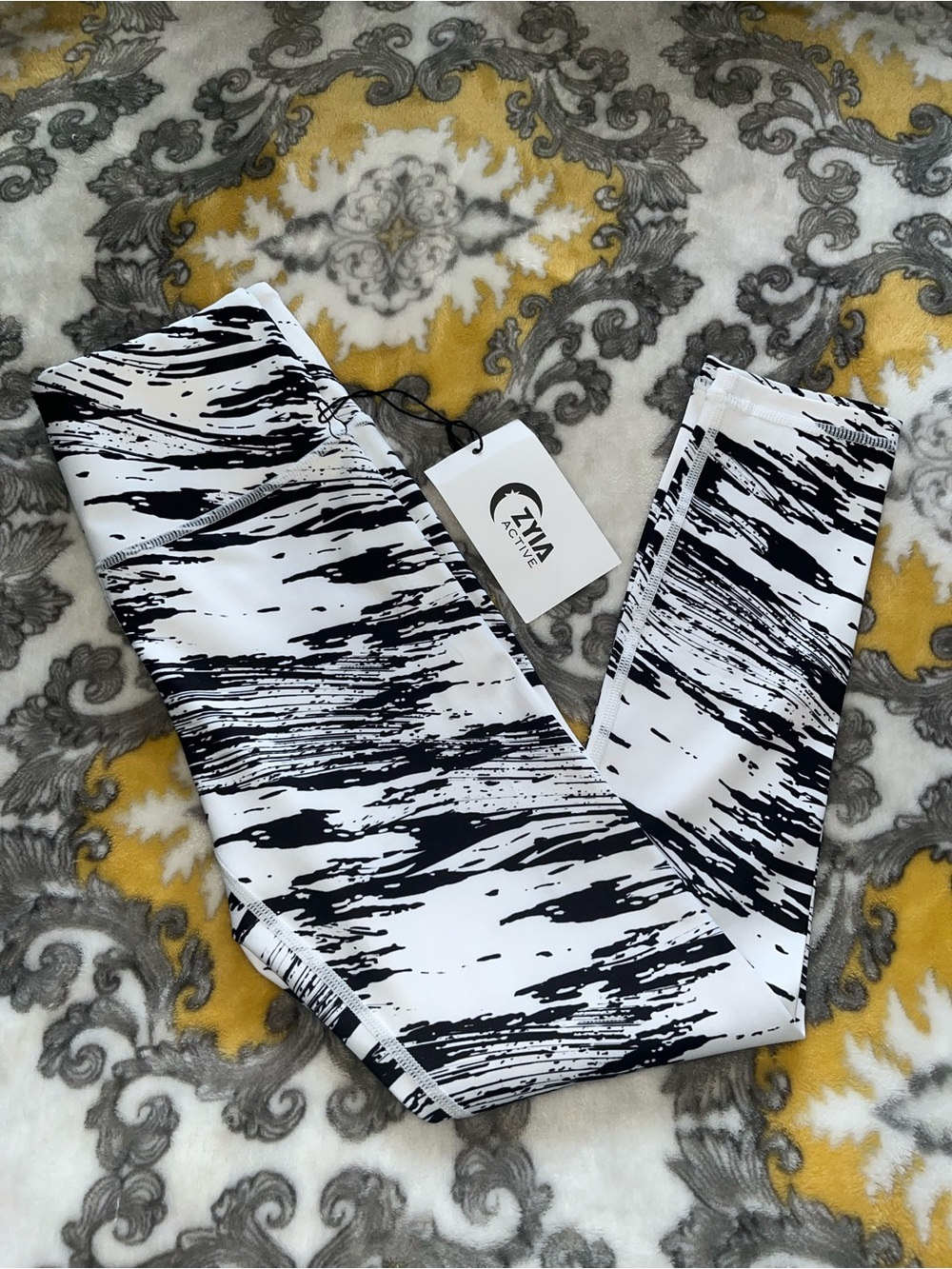 ZYIA Active Black & White Abstract Print Leggings